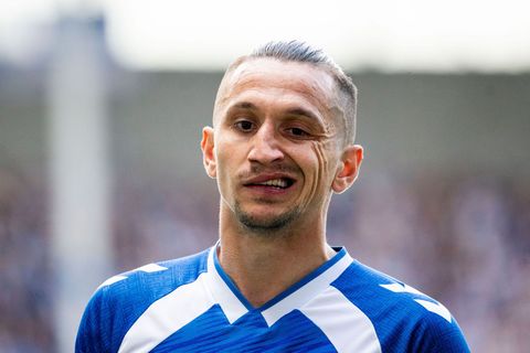 Baris Atik war nicht immer zufrieden mit dem Spiel seiner Magdeburger gegen Kaiserslautern Foto: Julius Frick/dpa