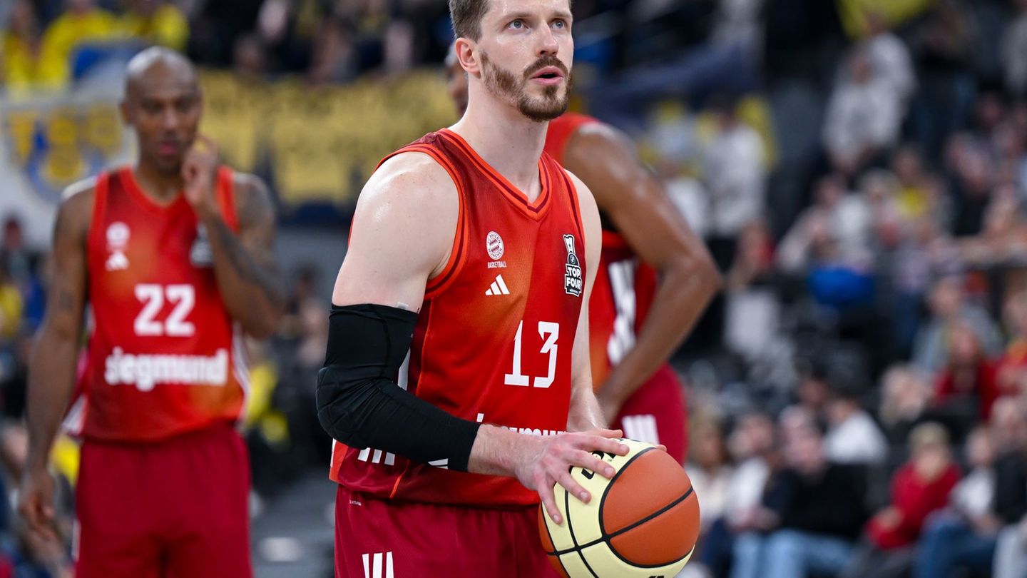 Andreas Obst und die Bayern-Basketballer haben das erste Spiel in den Bundesliga-Playoffs gewonnen. (Archivbild) Foto: Sven Hopp