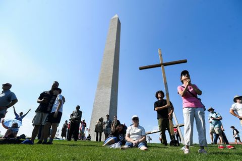 Christliche Gläubige am Washington-Denkmal