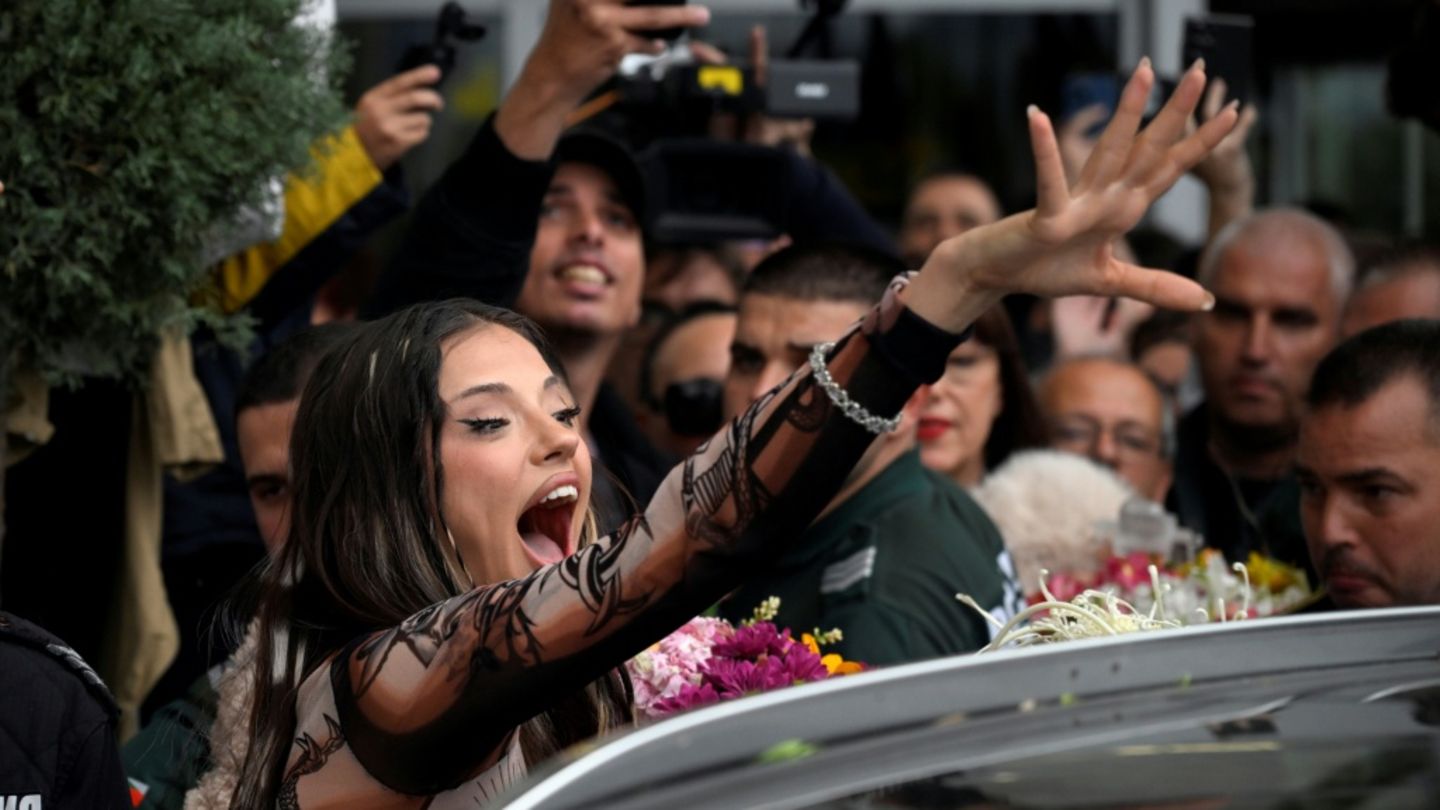 ESC-Siegerin Dara bei Rückkehr nach Bulgarien von hunderten Fans gefeiert