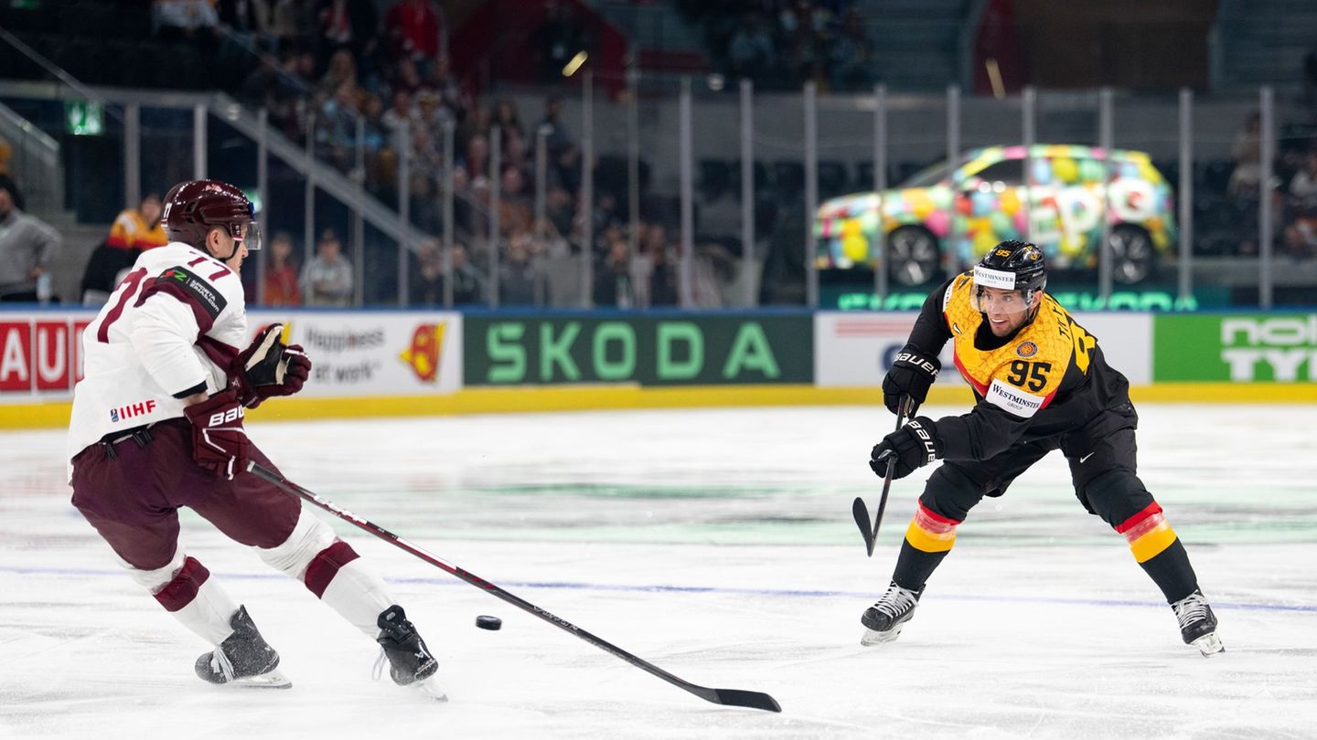 Frederik Tiffels und die deutsche Eishockey-Nationalmannschaft enttäuschten gegen Lettland. Foto: Claudio Thoma/KEYSTONE/dpa