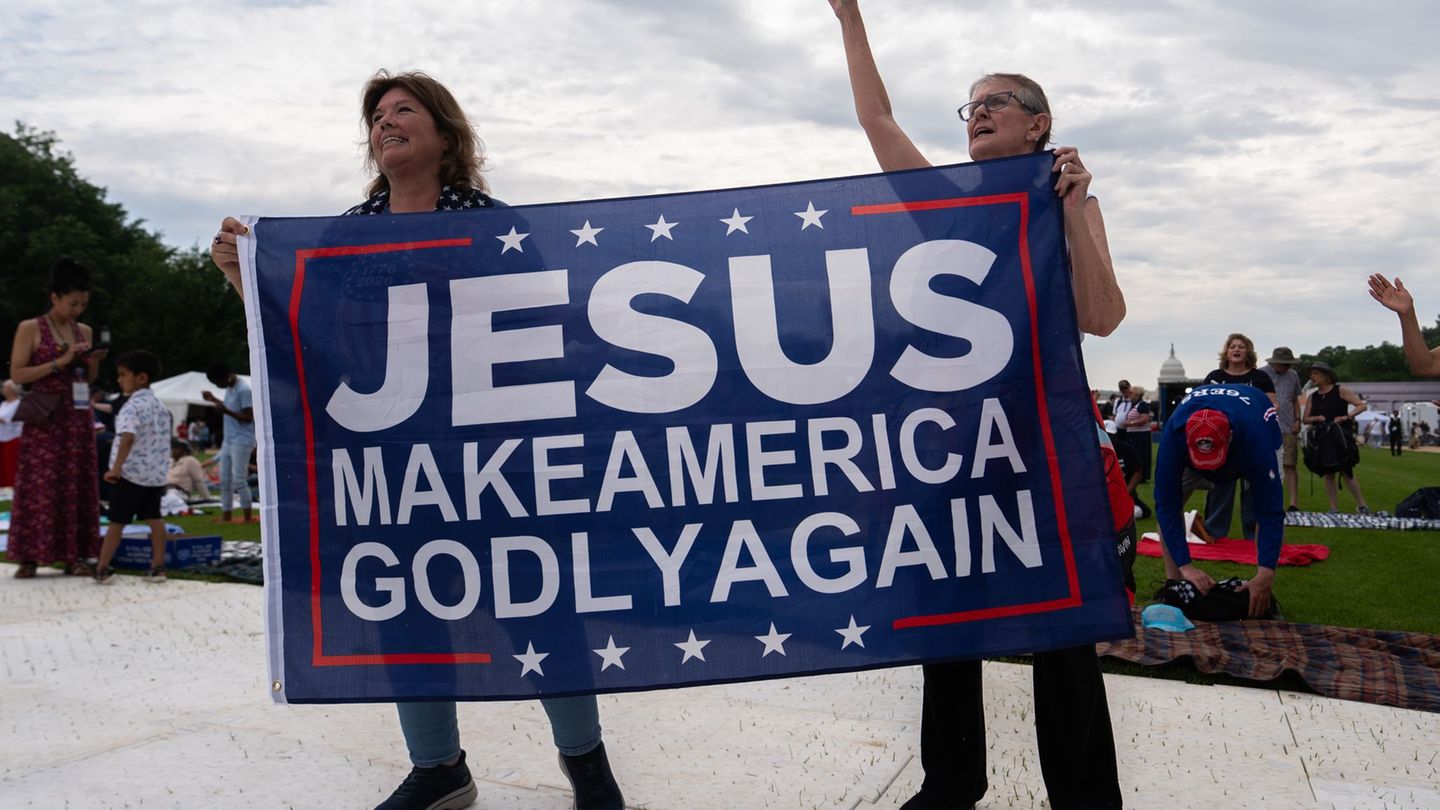 Religion und Politik: Gebete, "Patriotismus": Tausende bei Event in Washington