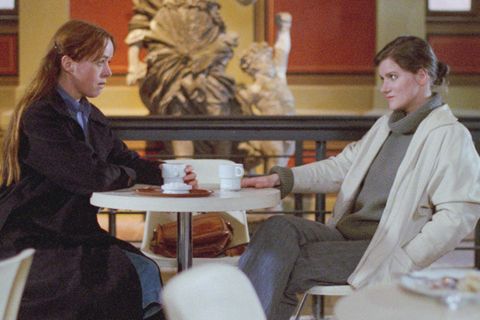 Einerseits so ähnlich, und doch so unterschiedlich: die Schwestern Juliane (Jutta Lampe, links) und Marianne (Barbara Sukowa).