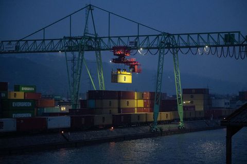 Umfrage zur Konjunktur: Südwest-Unternehmen sind pessimistischer. (Symbolbild) Foto: Marijan Murat/dpa