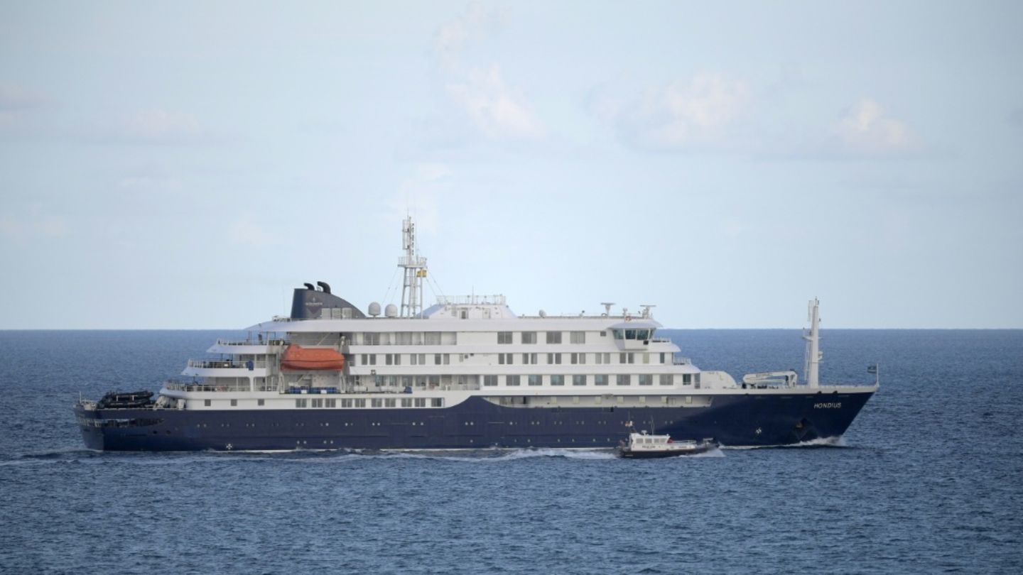 Die "Hondius" verlässt den Hafen Granadilla auf Teneriffa