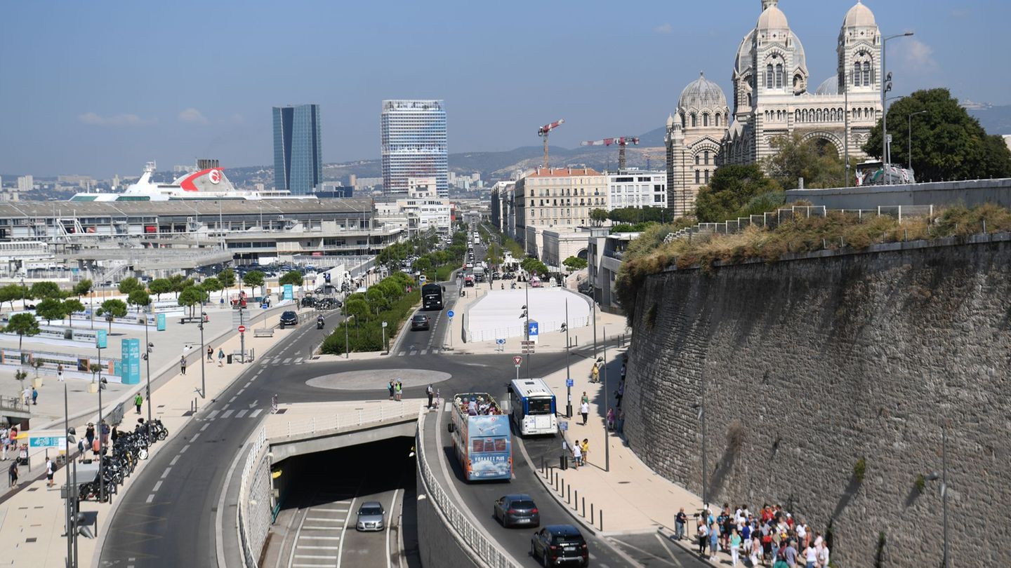 Seit Jahren buhlen Banden um die Vorherrschaft über den Drogenhandel in Marseille. (Symbolbild) Foto: Arne Dedert/dpa