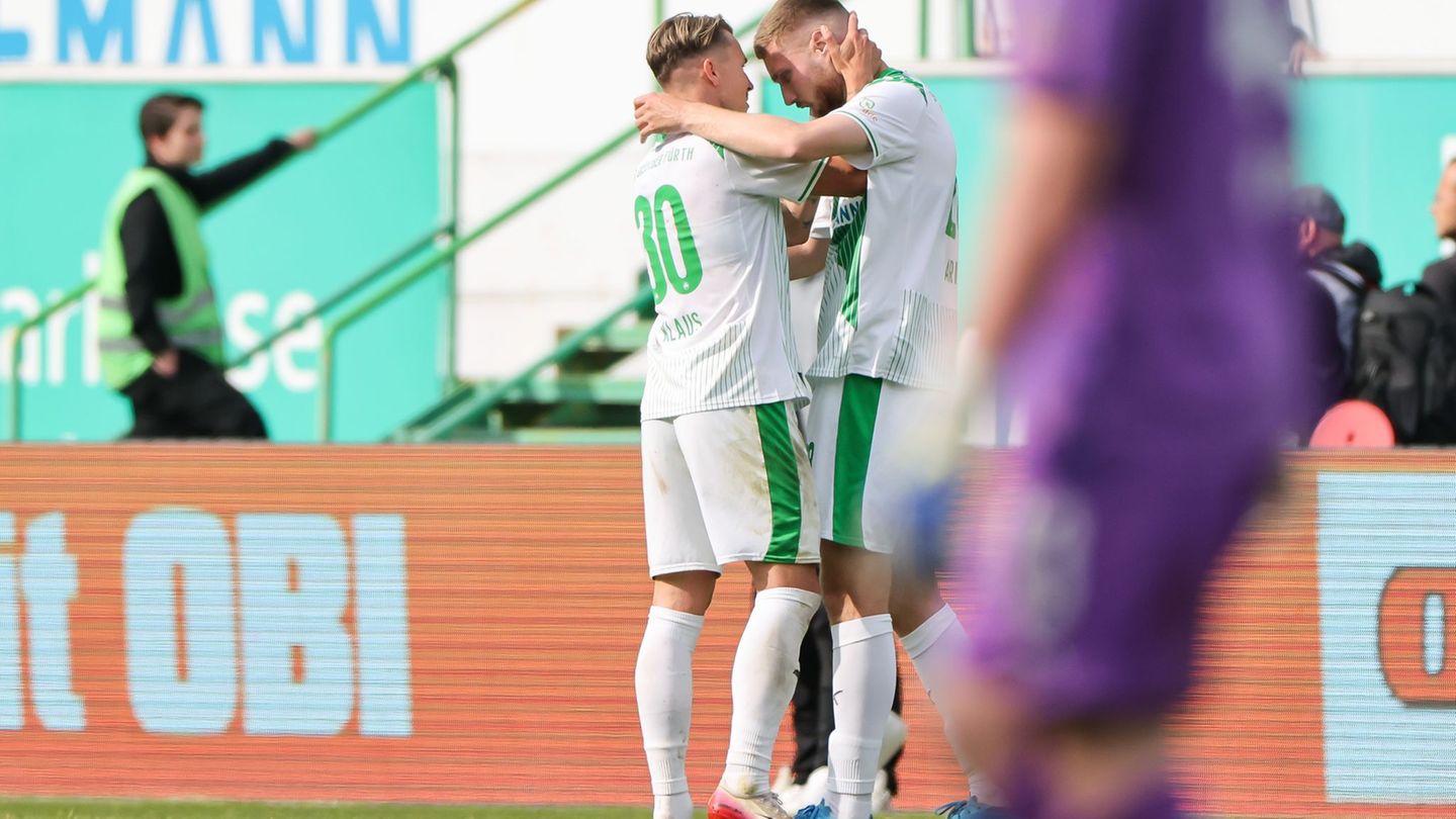 Für die Spieler von Greuther Fürth geht es in die Relegation. Foto: Daniel Löb/dpa