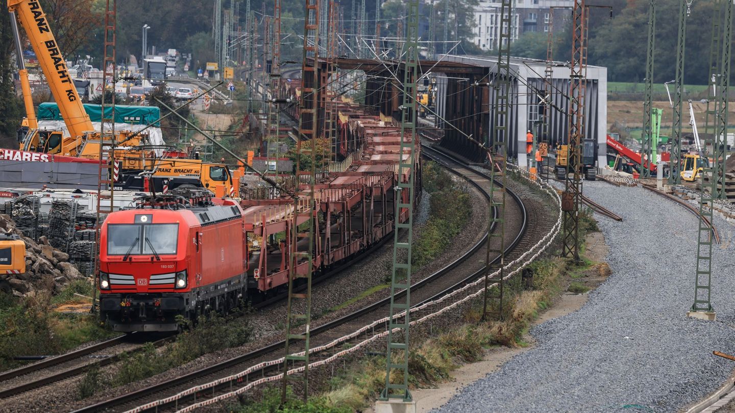 Großbaustelle der Bahn: Nach 80 Wochen: Bahnstrecke am Niederrhein ist wieder frei