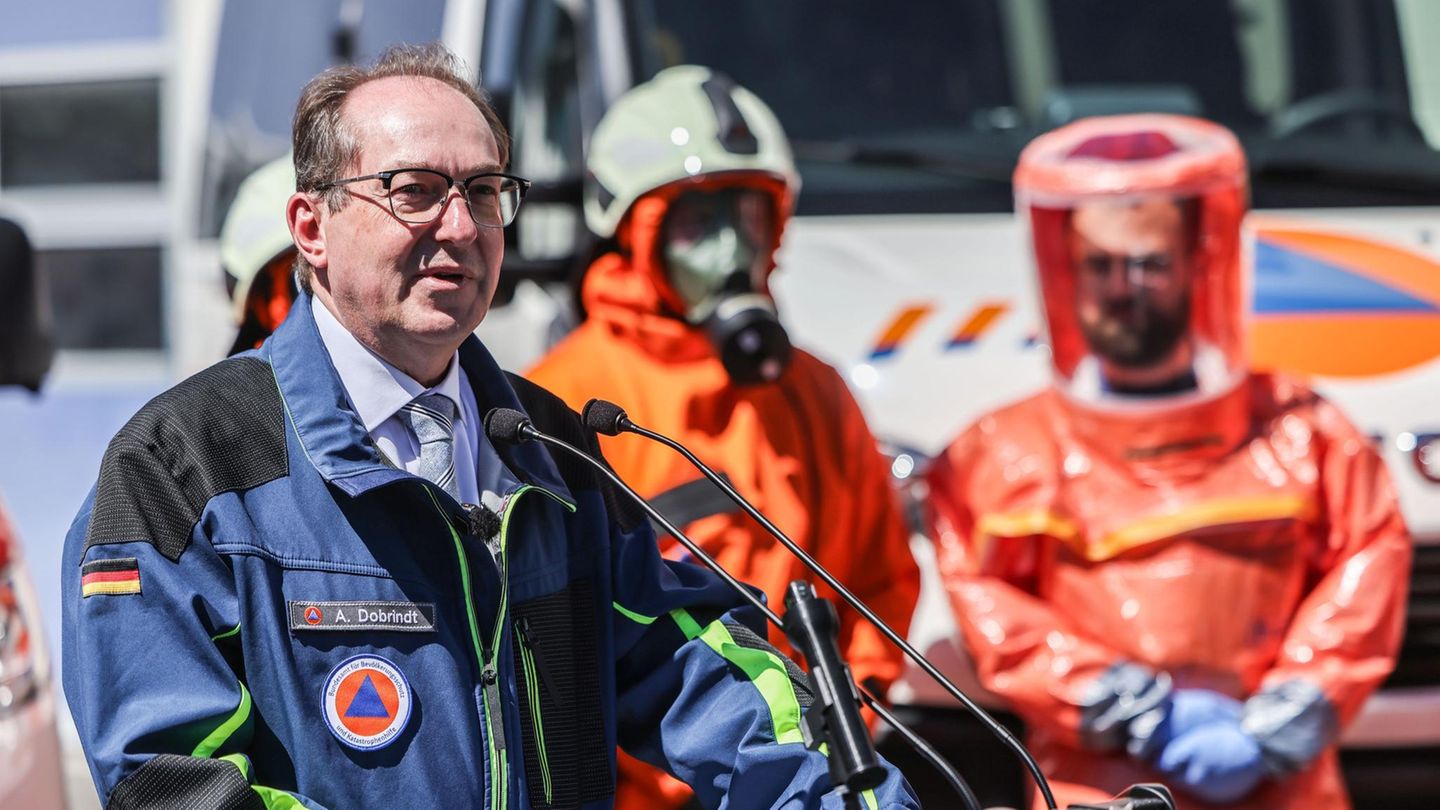 Bundesinnenminister Alexander Dobrindt Ende April beim Bundesamt für Bevölkerungsschutz und Katastrophenhilfe