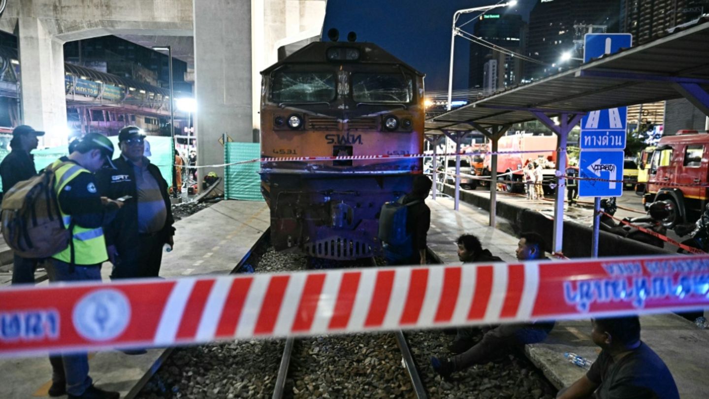 Bahnunglück in Bangkok: Zugführer nach positivem Drogentest angeklagt