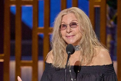 Barbra Streisand, hier bei der Oscarverleihung 2026, kann nicht nach Cannes reisen.