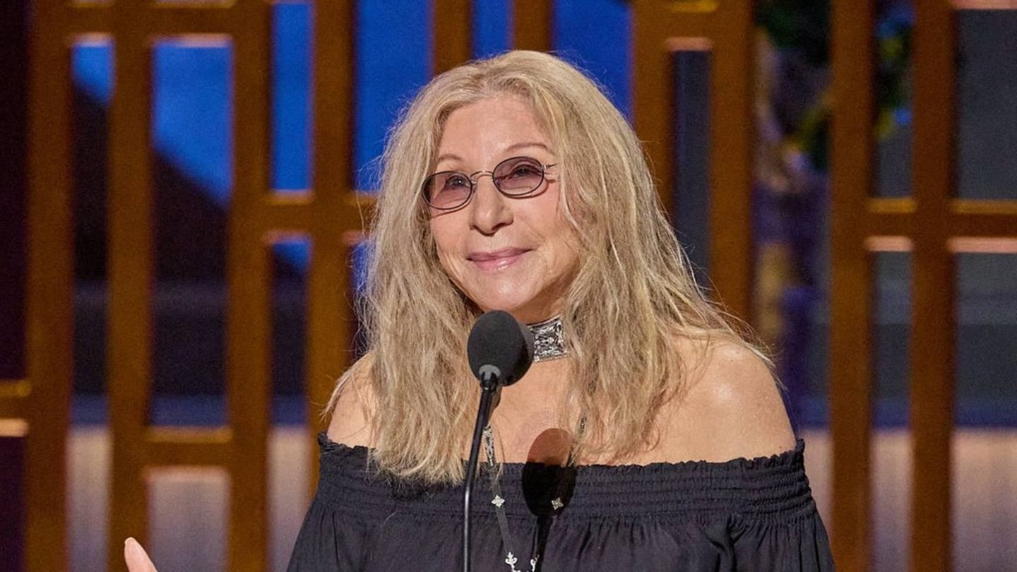 Barbra Streisand, hier bei der Oscarverleihung 2026, kann nicht nach Cannes reisen.