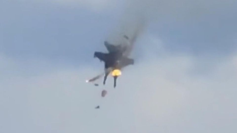 Kampfjets stoßen bei Flugshow zusammen