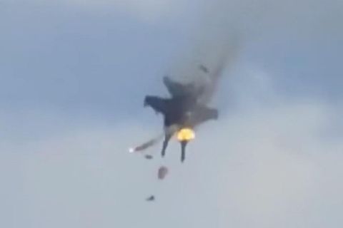 Kampfjets stoßen bei Flugshow zusammen