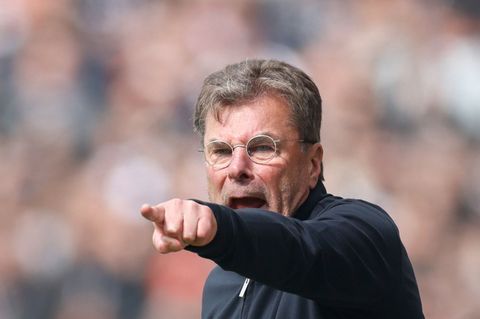 Wolfsburgs Trainer Dieter Hecking. Foto: Philipp Szyza/dpa