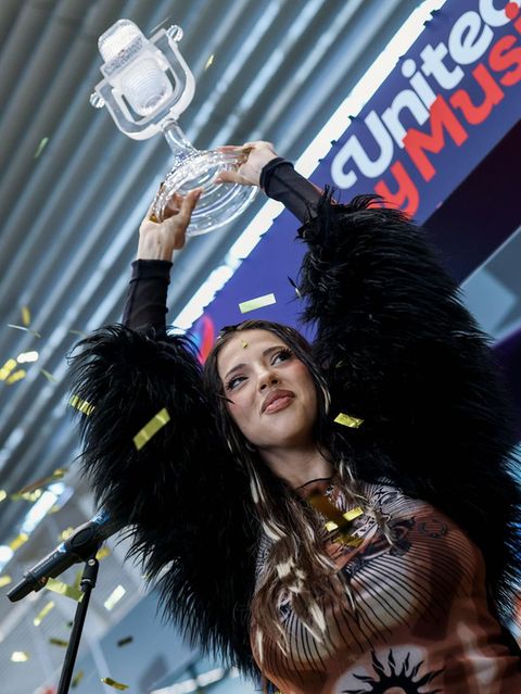 Ekstase am Flughafen: Bulgarien feiert ESC-Gewinnerin Dara bei Heimkehr