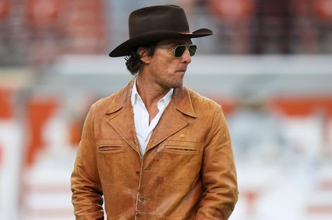 Matthew McConaughey mit Sonnenbrille und Cowboyhut
