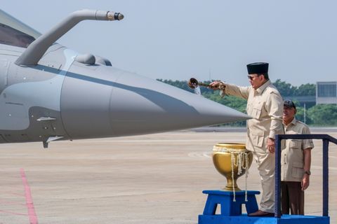 Übergabe der Kampfflugzeuge in Jakarta