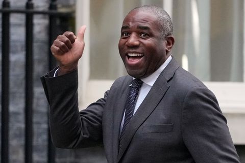 David Lammy spricht in einem Interview über die Regierungskrise. (Archivbild) Foto: Kin Cheung/AP/dpa