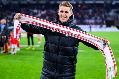 Nils Petersen fiebert als Fan beim Europa-League-Finale der Freiburger mit. (Archivbild) Foto: Tom Weller/dpa