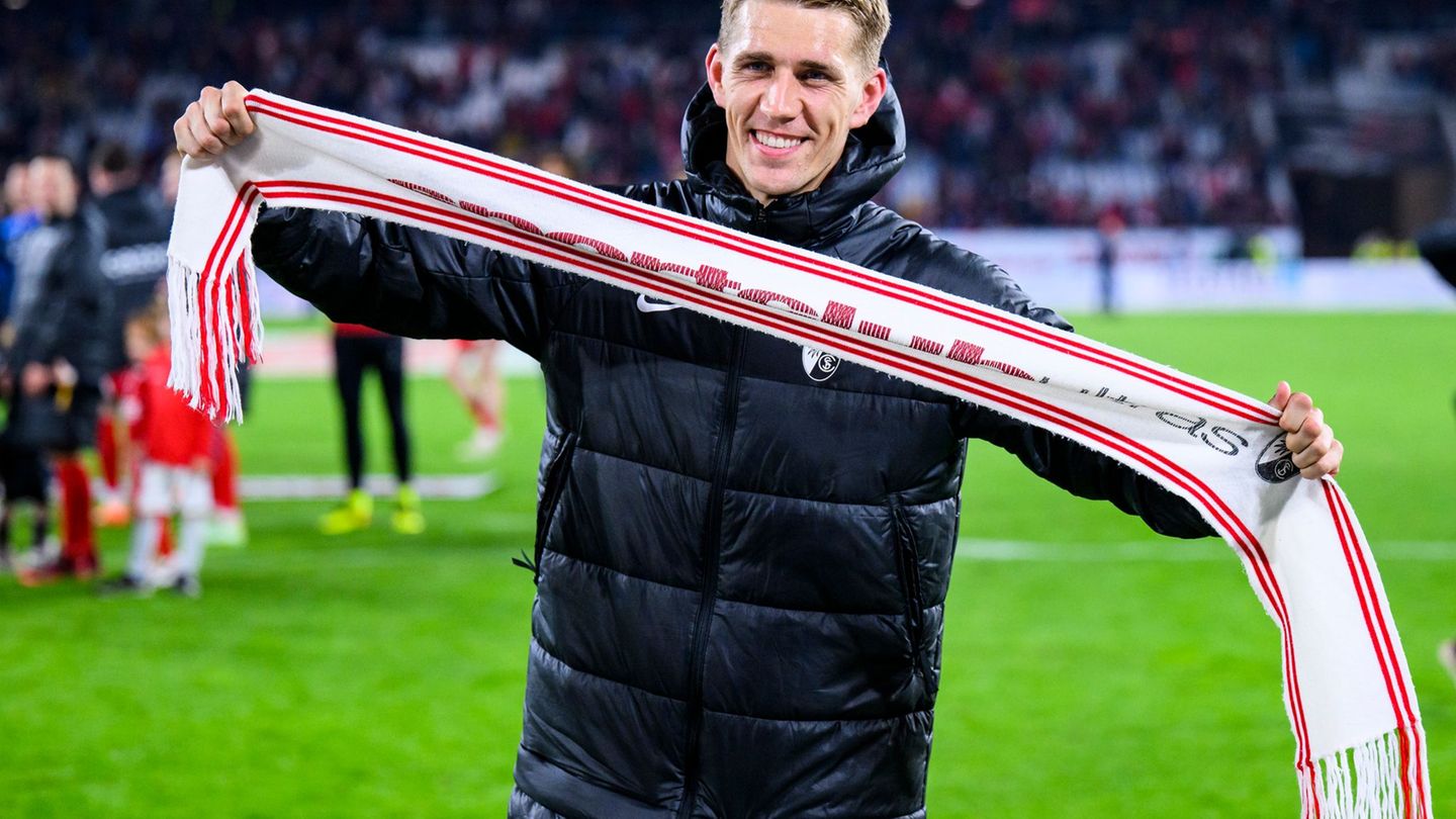 Nils Petersen fiebert als Fan beim Europa-League-Finale der Freiburger mit. (Archivbild) Foto: Tom Weller/dpa