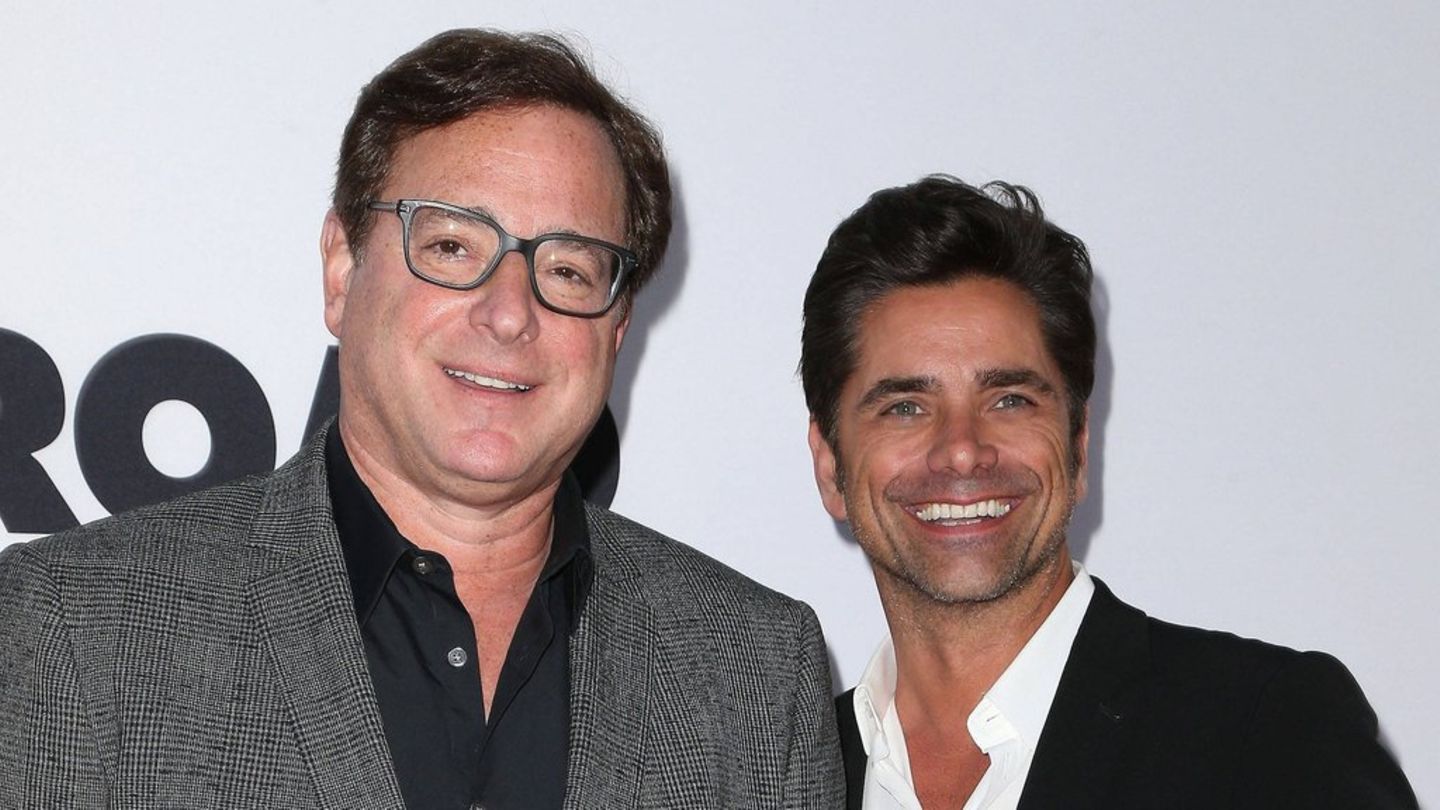 John Stamos (r.) erinnert an seinen verstorbenen Freund Bob Saget.