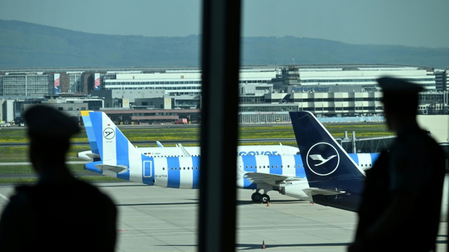 Polizisten an Frankfurter Flughafen