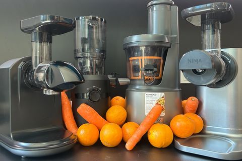 Die Slow Juicer müssen im Test gegen Orangen und Karotten beweisen