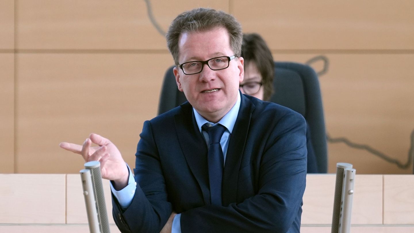 "Das Land gibt Millionen Euro für Geräte aus, die niemand einschaltet", kritisierte Martin Habersaat (SPD). (Archivbild) Foto: M