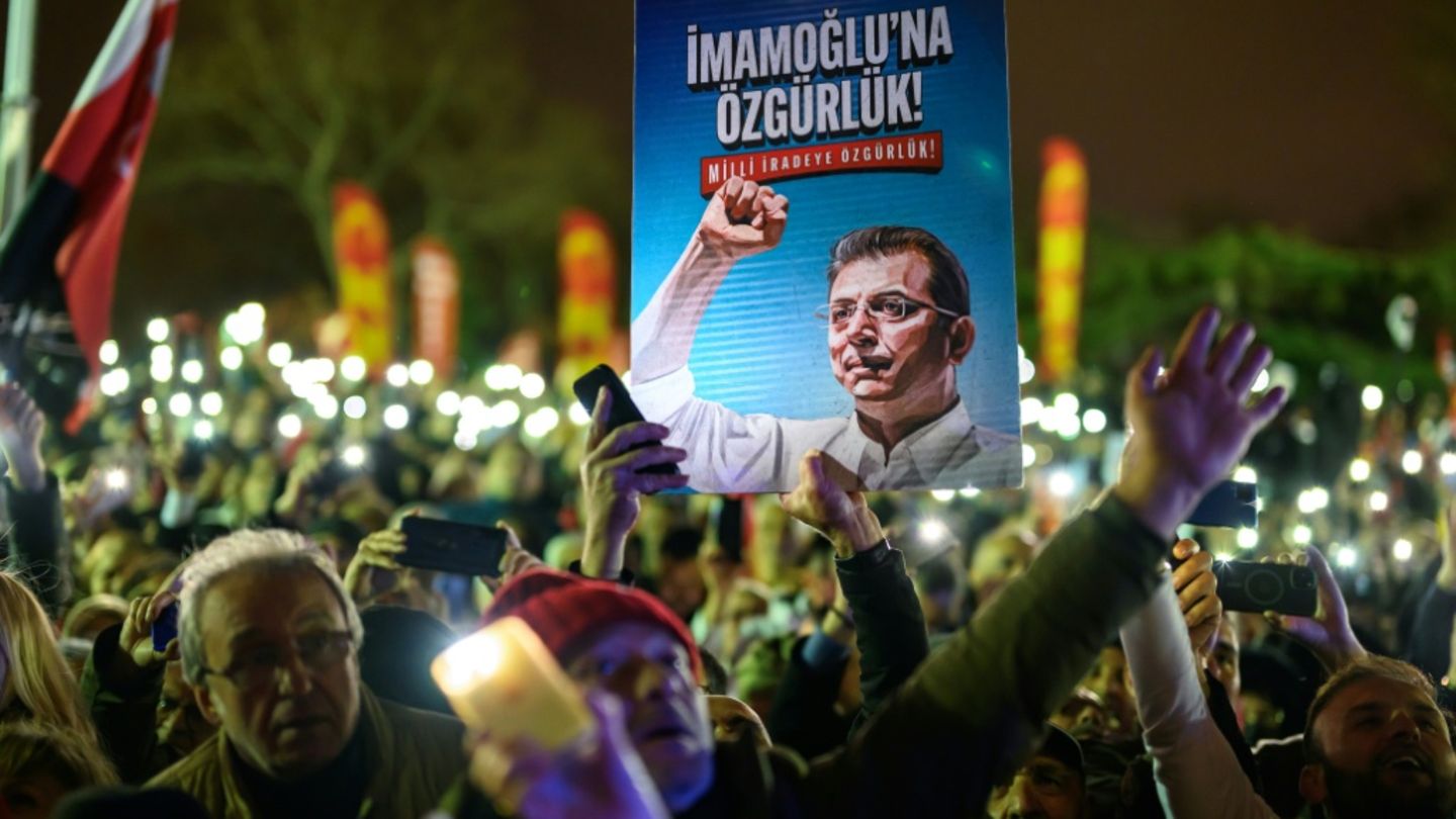 Solidaritätsdemonstration mit Imamoglu im März