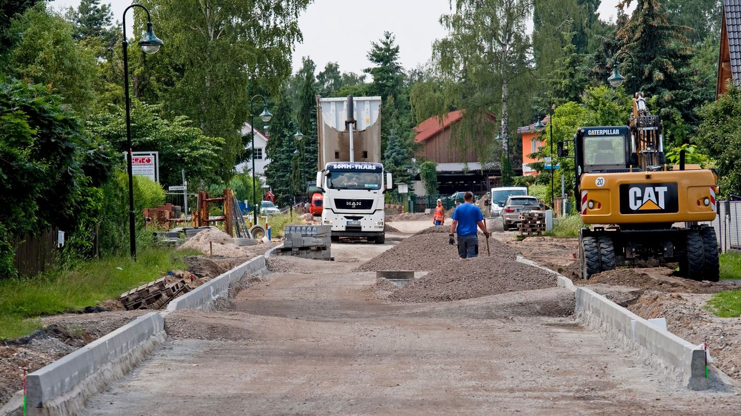 Straßenbau ist teuer und bisweilen auch eine Frage für die Justiz. Die Freien Wähler fordern eine Klarstellung, um die Bürger vo