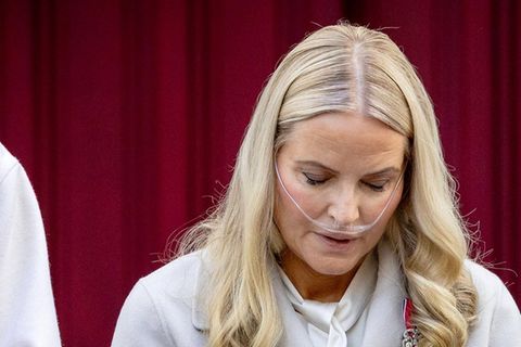 Kronprinzessin Mette-Marit trat auch am Nationalfeiertag mit Sauerstoffgerät auf.