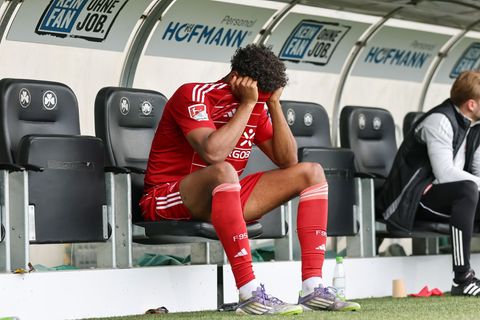 Für die Düsseldorfer brach nach dem Abstieg in die 3. Liga eine Welt zusammen. Foto: Daniel Löb/dpa