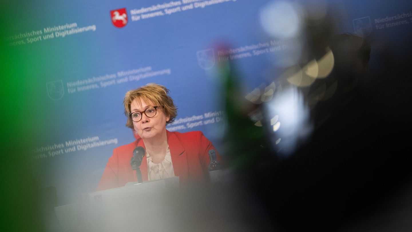 Extremismus in Niedersachsen: Politisch motivierte Straftaten auf hohem Niveau