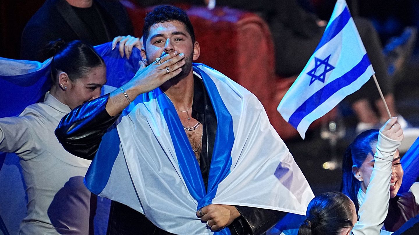 Der israelische Kandidat Noam Bettan während des Finales des 70. Eurovision Song Contest (ESC) in der Wiener Stadthalle. Foto: G