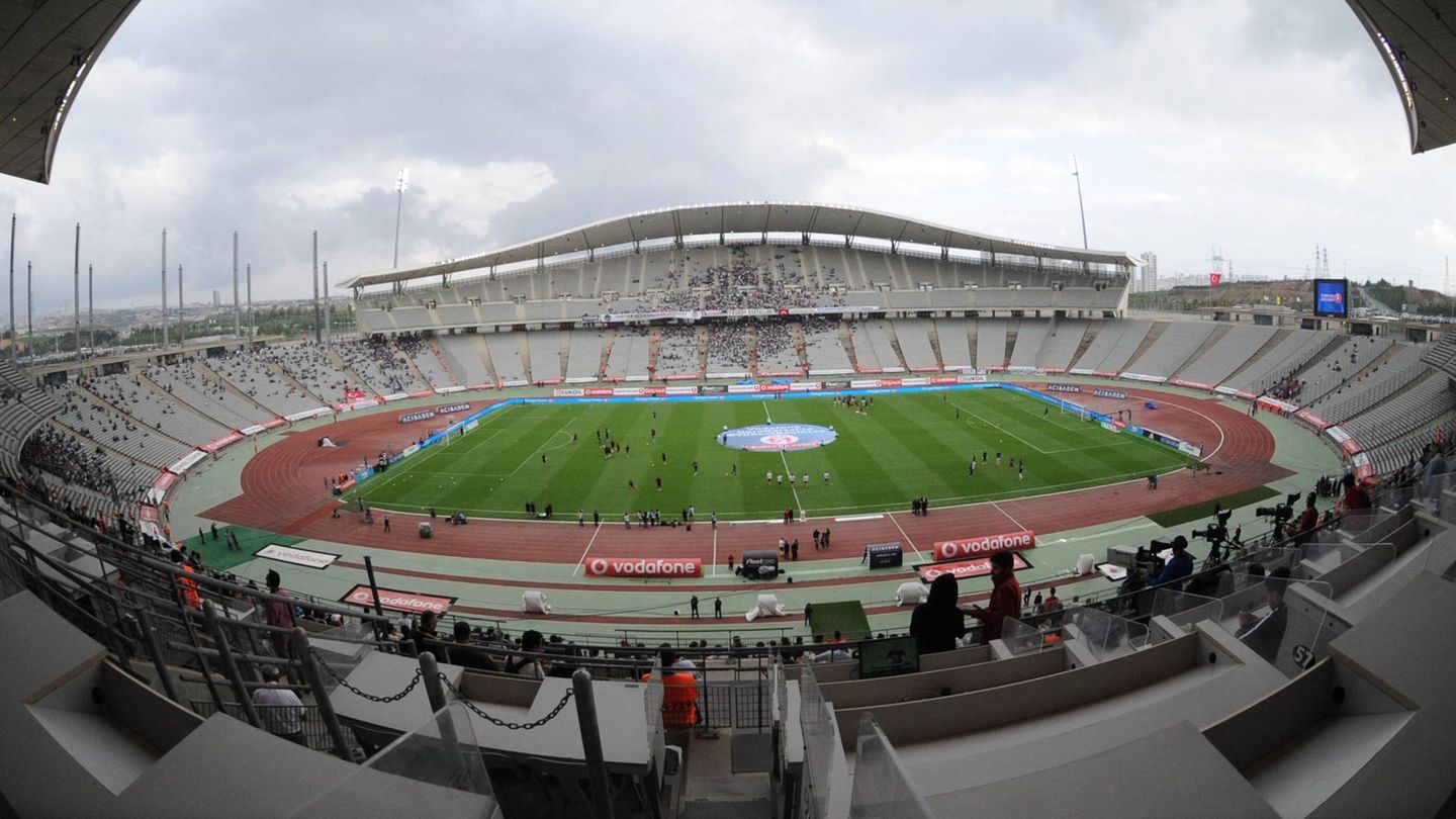 Blick in das Innere des Atatürk Olympiastadions