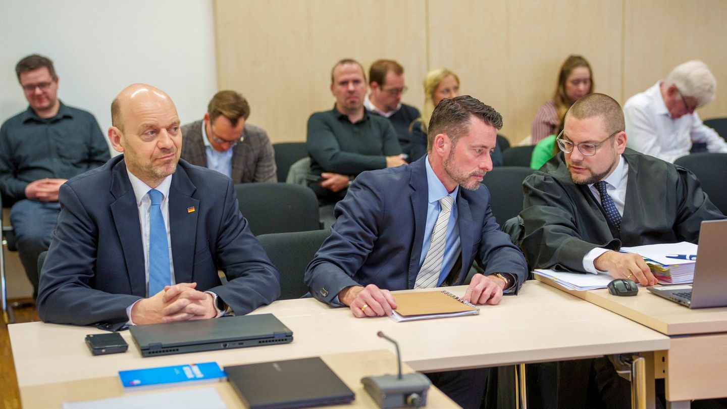 Vor dem Verwaltungsgericht Wiesbaden wird die Einstufung der hessischen AfD als rechtsextremen Verdachtsfall durch das Landesamt