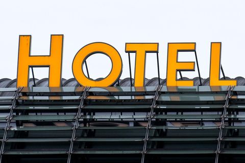 Berlin: Der Schriftzug Hotel (Symbolbild)