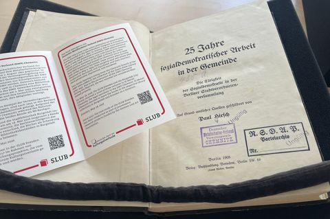 Eines von drei Büchern, die einst aus der Chemnitzer Gewerkschaftsbibliothek von Nationalsozialisten geraubt und nun restituiert