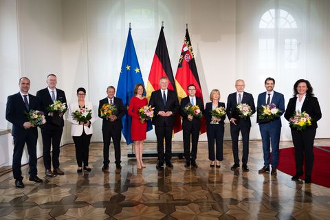 Vier Frauen und sechs Männer umfasst das neue Kabinett. Foto: Florian Wiegand/dpa