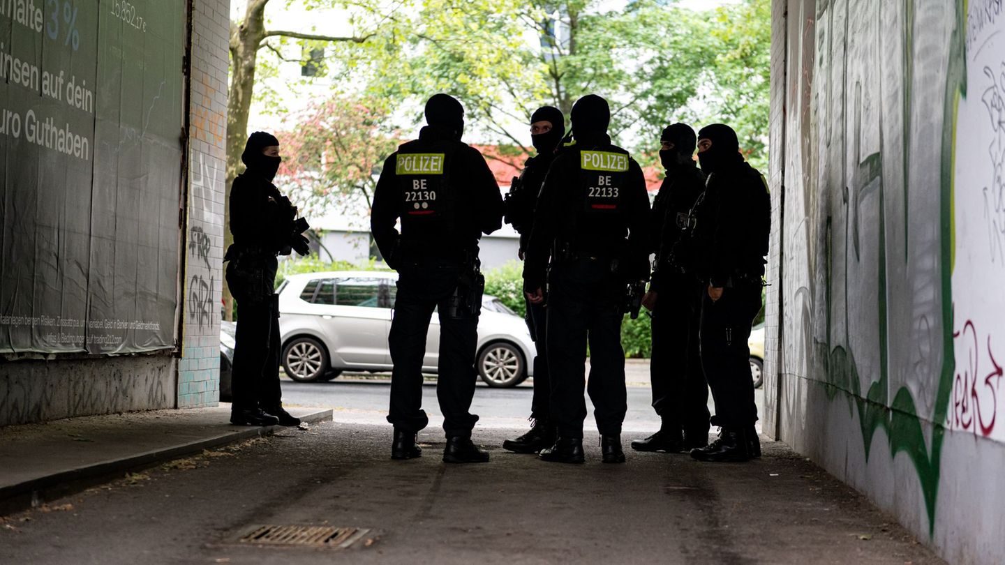 Erneut wird in Berlin auf Geschäfte geschossen. (Archiv) Foto: Fabian Sommer/dpa