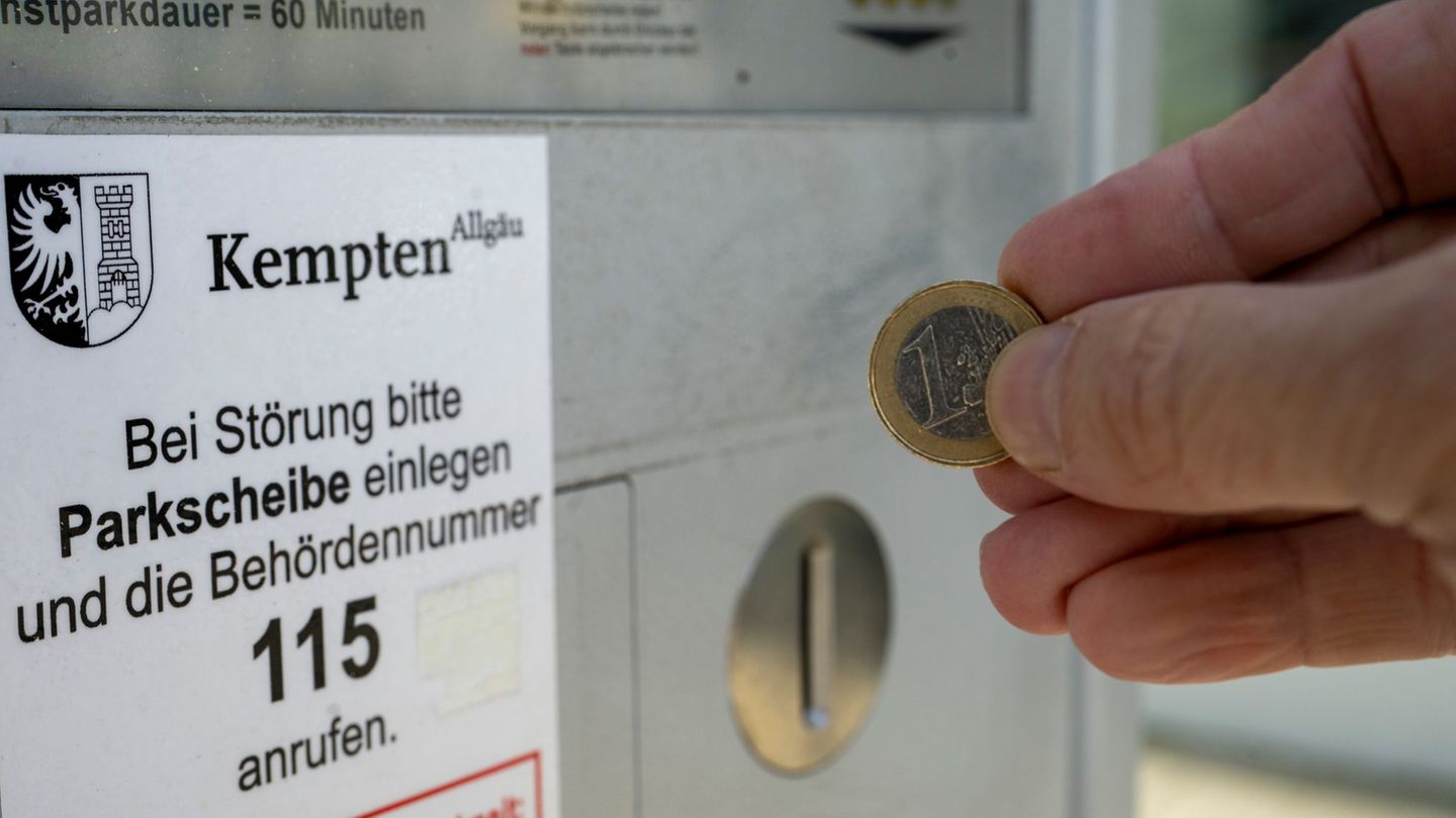 Nach der Affäre um einen Millionendiebstahl aus städtischen Parkscheinautomaten will die Stadt Kempten nun auf bargeldlose Syste