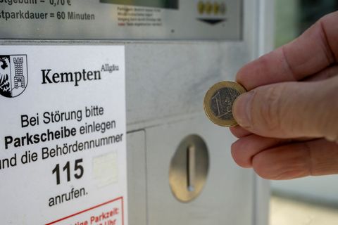 Nach der Affäre um einen Millionendiebstahl aus städtischen Parkscheinautomaten will die Stadt Kempten nun auf bargeldlose Syste