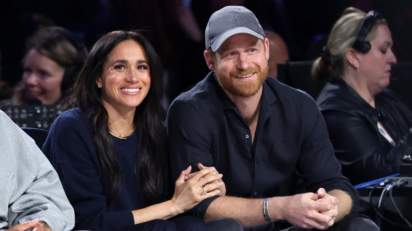 Royals: Prinz Harry und Ehefrau Meghan, er trägt eine Schirmmütze