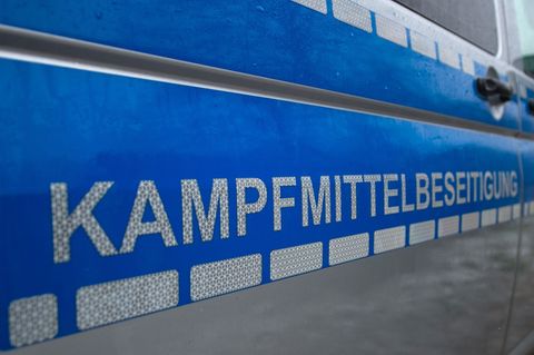 Der Kampfmittelbeseitigungsdienst suchte die Straße Ende 2025 ab. (Symbolbild) Foto: Philipp Schulze/dpa