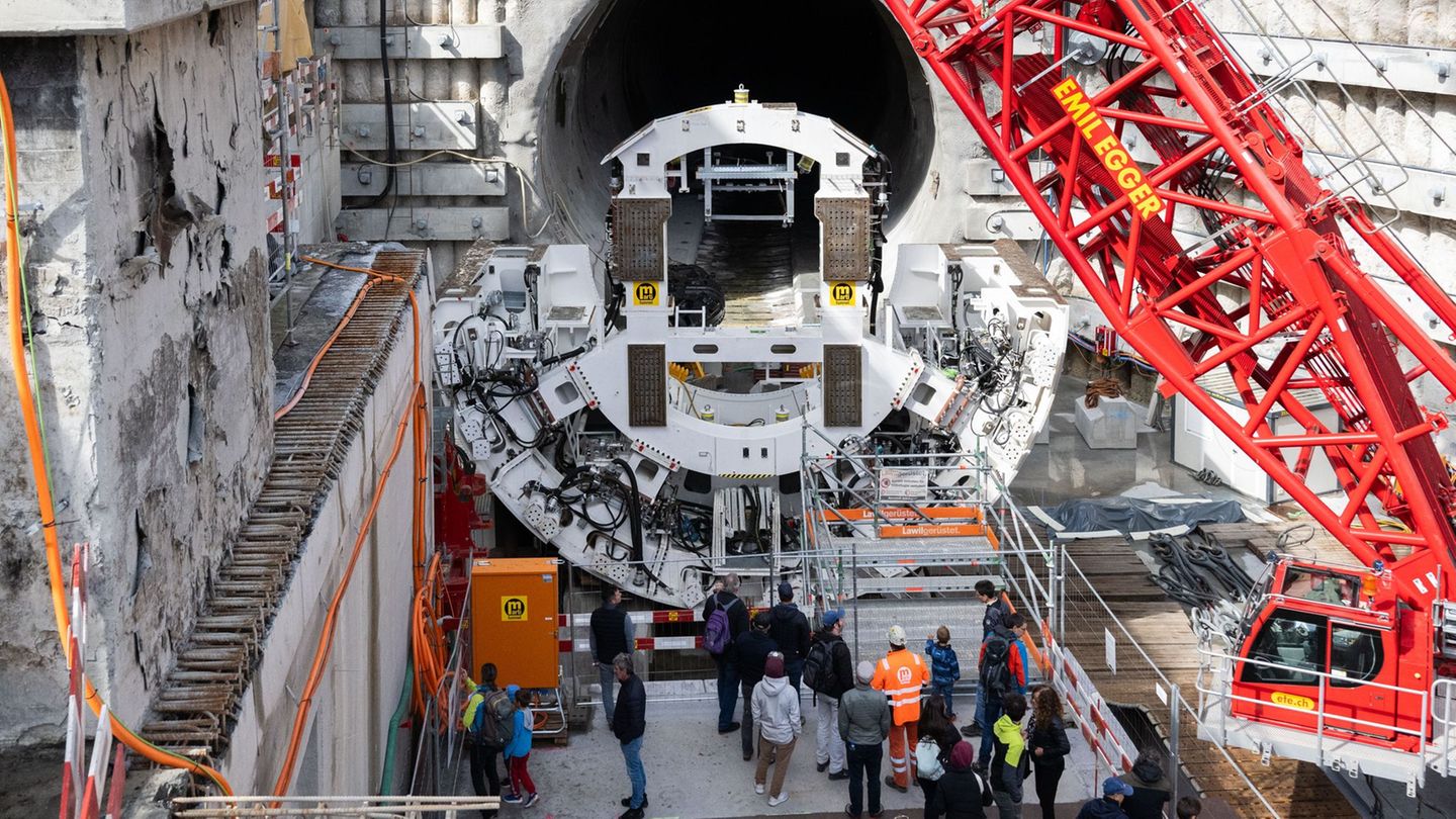 Nach einer Zwangspause hat die Tunnelbohrmaschine "Paulina" noch 100 Meter Störzone vor sich. (Archivbild) Foto: Samuel Golay/KE