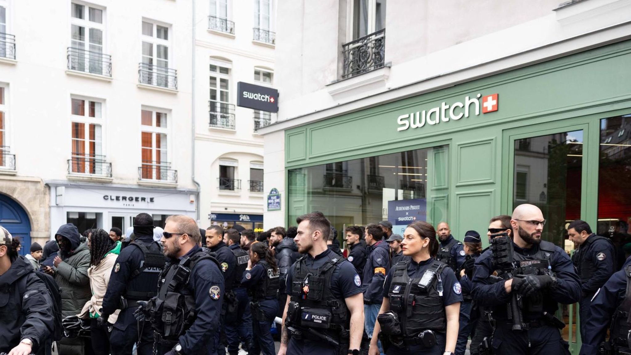 Swatch Audemars Piguet Shop Paris Polizeieinsatz
