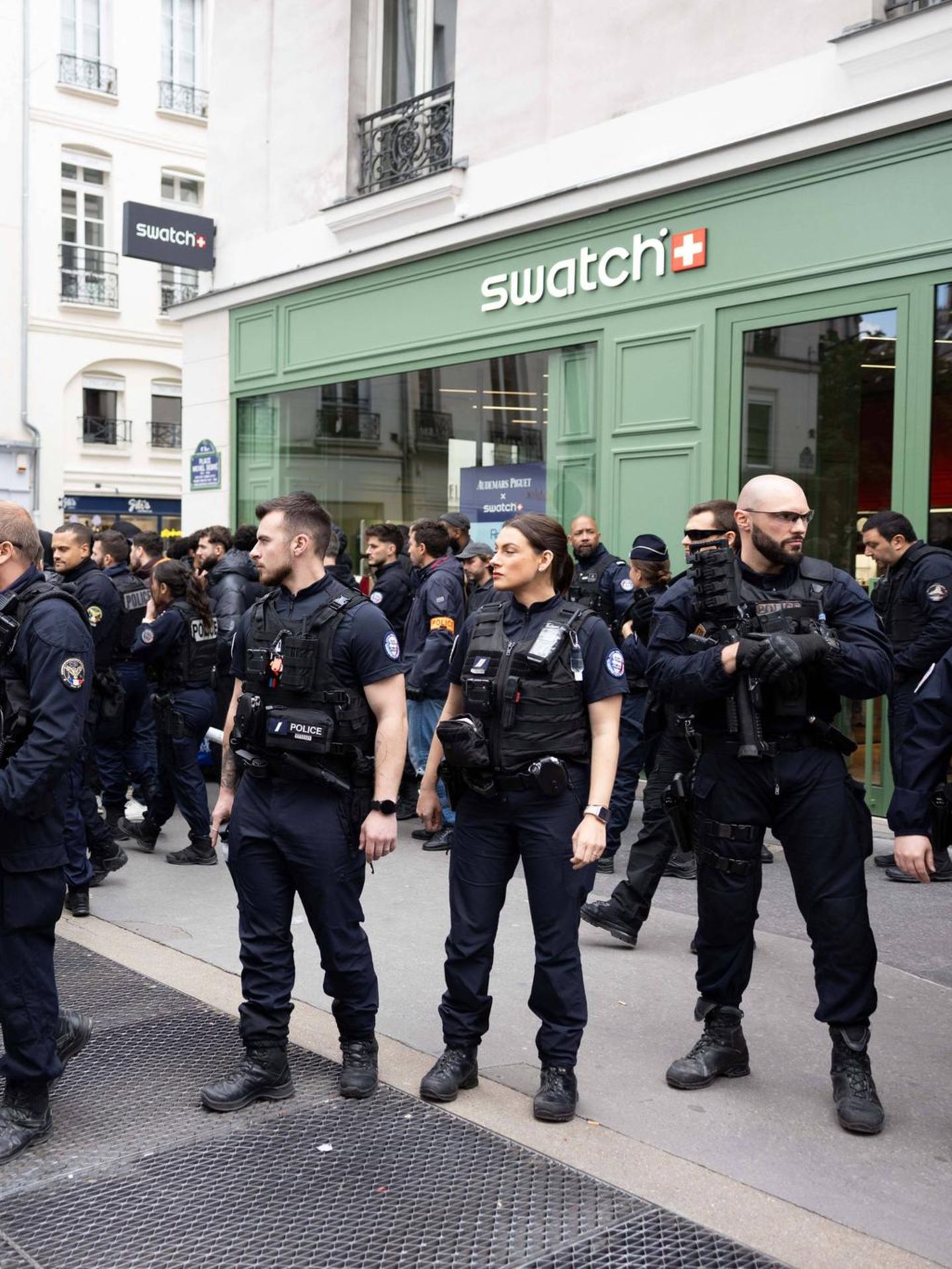 Swatch Audemars Piguet Shop Paris Polizeieinsatz