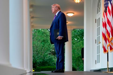 Die USA planten für Dienstag laut Trump einen Angriff auf den Iran (Archivbild). Foto: Julia Demaree Nikhinson/AP/dpa