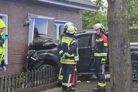 Die Frau war mit zwei Kindern im Auto unterwegs. (Symbolbild) Foto: --/nwm-tv/dpa